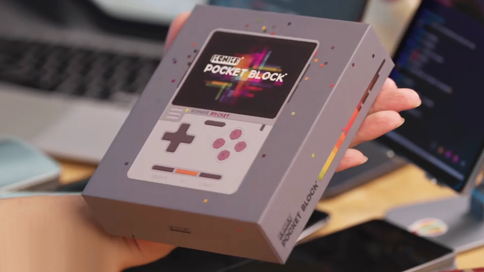 Boîte officielle de l'AYANEO KONKR Pocket Block