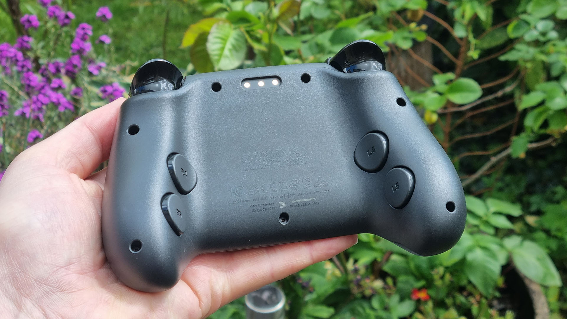 Prototype du Steam Controller montrant l'évolution de son design