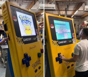 Game Boy Color Pokémon géante faisant tourner Pokémon Yellow