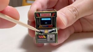 Mini borne d’arcade en papier jouée au cure-dent